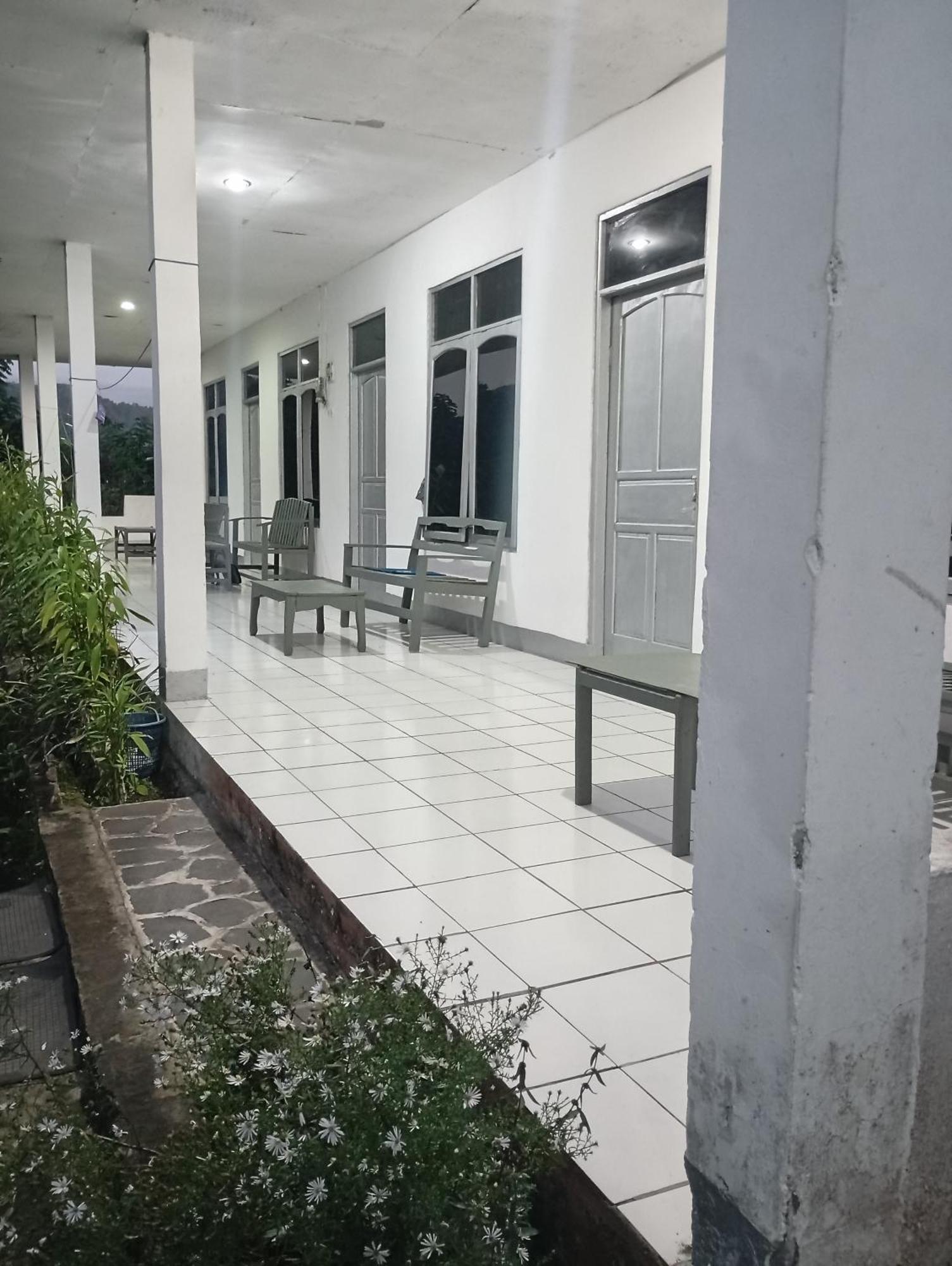 Hidayah homestay Kelimutu Luaran gambar