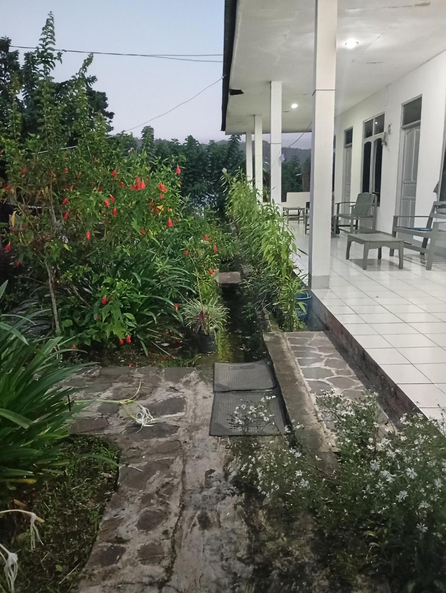 Hidayah homestay Kelimutu Luaran gambar