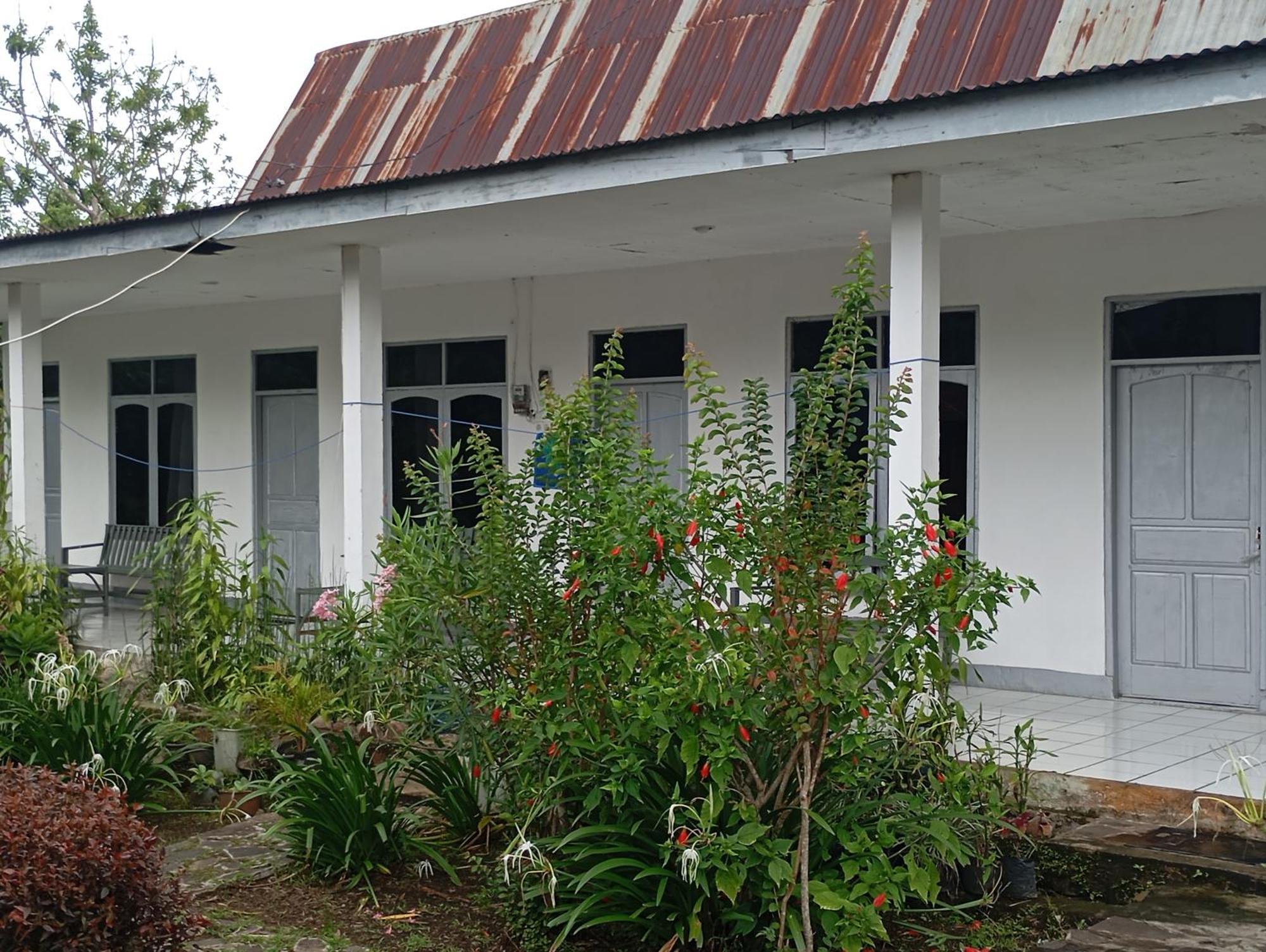 Hidayah homestay Kelimutu Luaran gambar