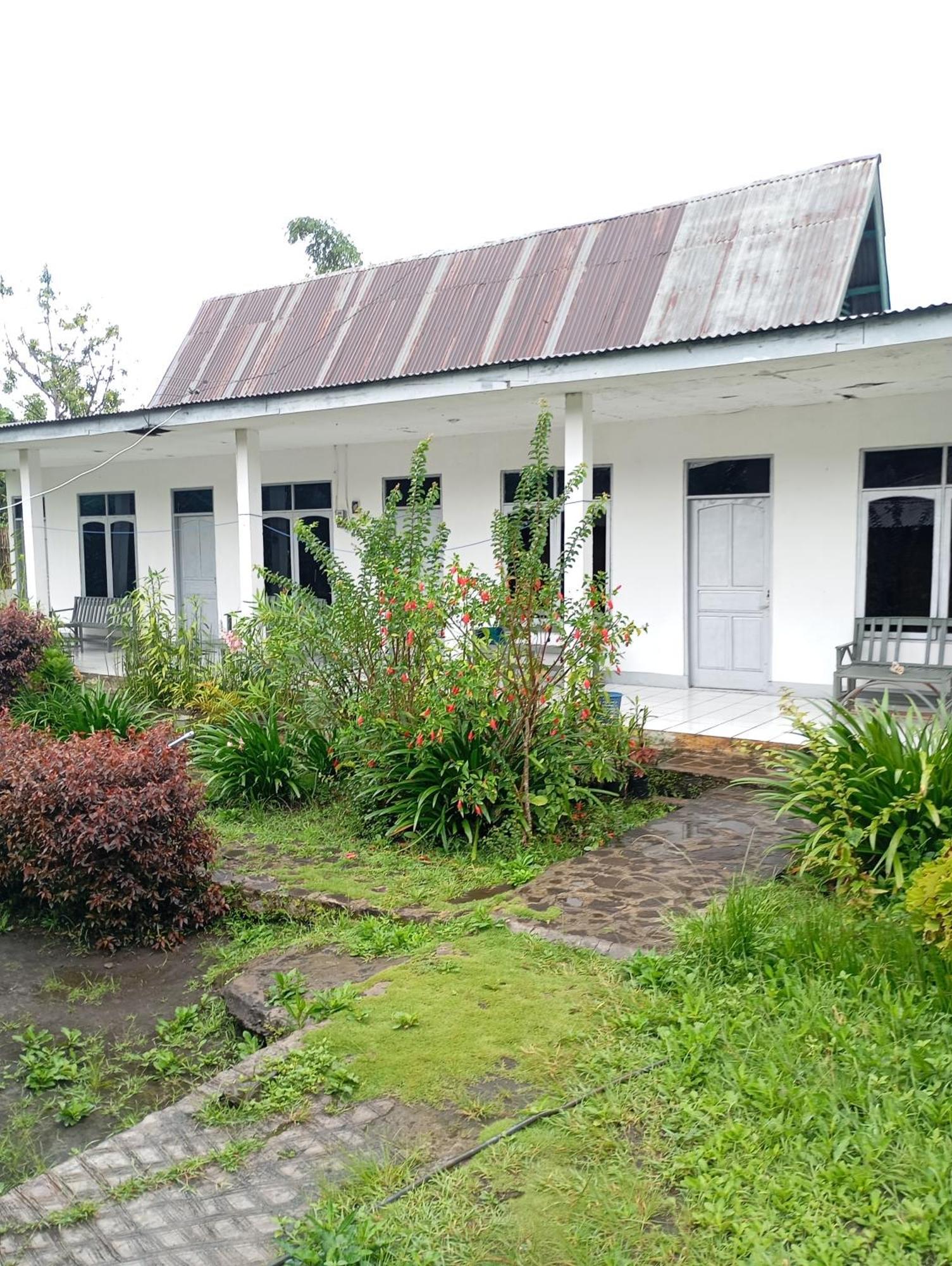 Hidayah homestay Kelimutu Luaran gambar