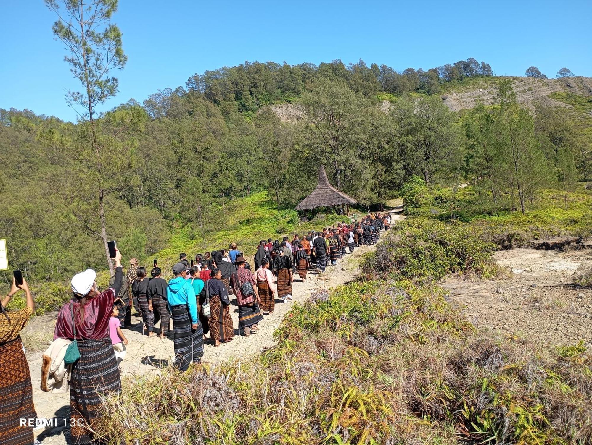 Hidayah homestay Kelimutu Luaran gambar