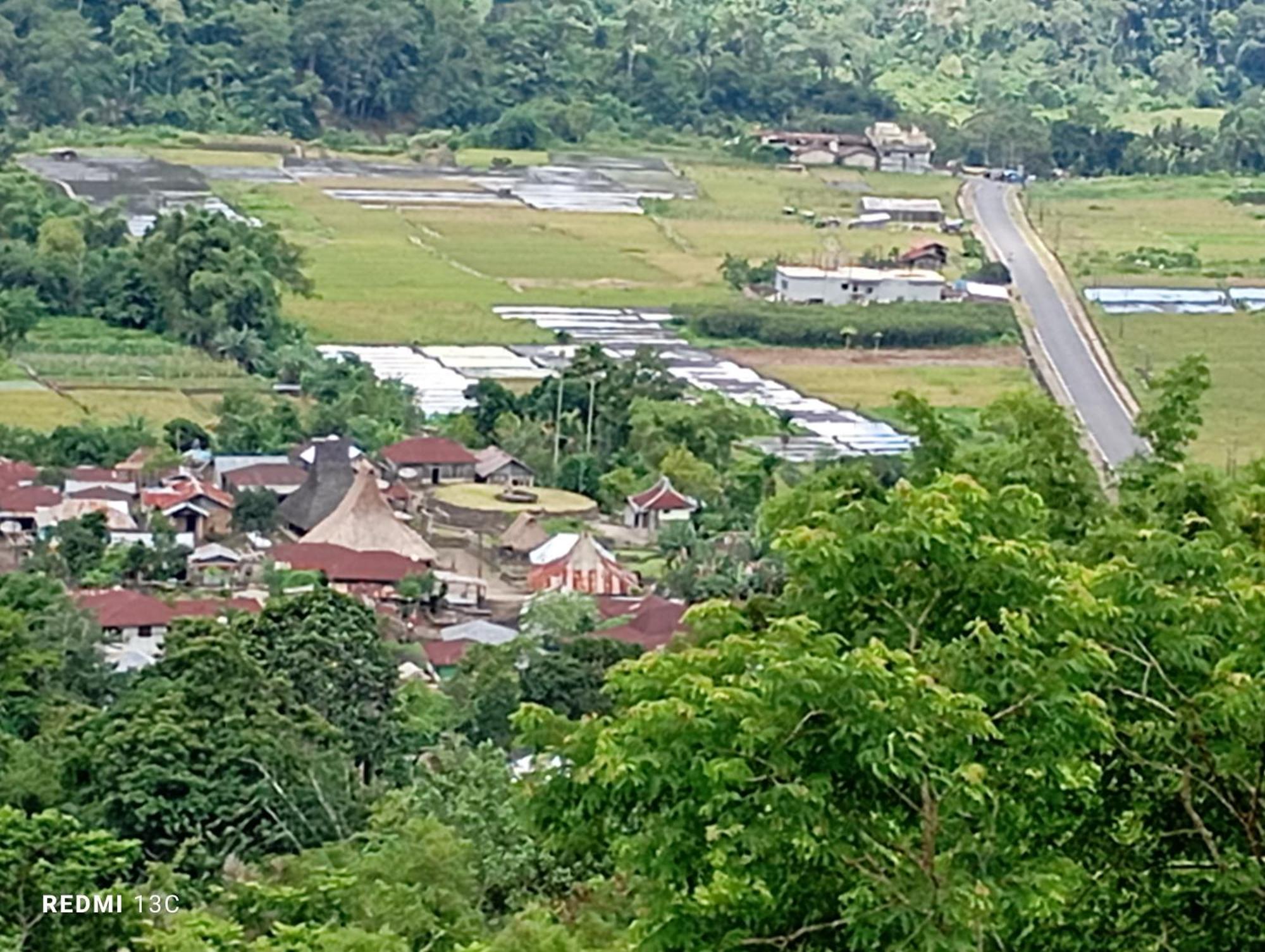 Hidayah homestay Kelimutu Bilik gambar